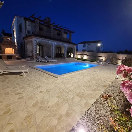 Villa Brioni With Pool By Rentistra Cabrunici Bagian luar foto