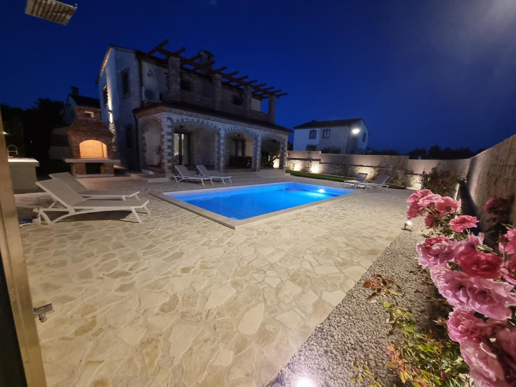 Villa Brioni With Pool By Rentistra Cabrunici Bagian luar foto