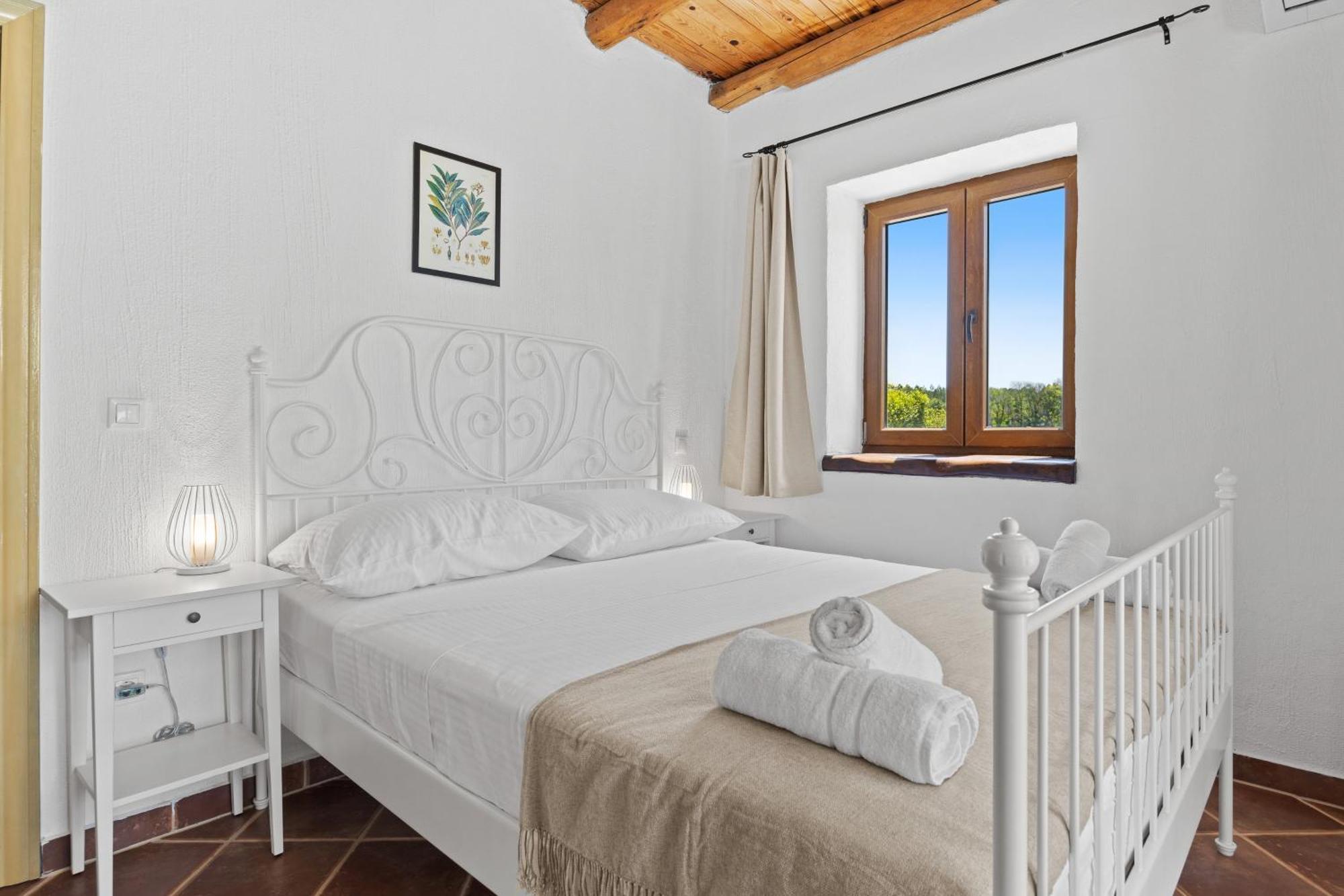 Villa Brioni With Pool By Rentistra Cabrunici Bagian luar foto