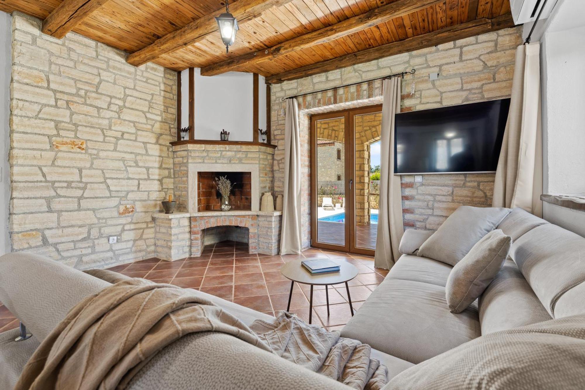 Villa Brioni With Pool By Rentistra Cabrunici Bagian luar foto