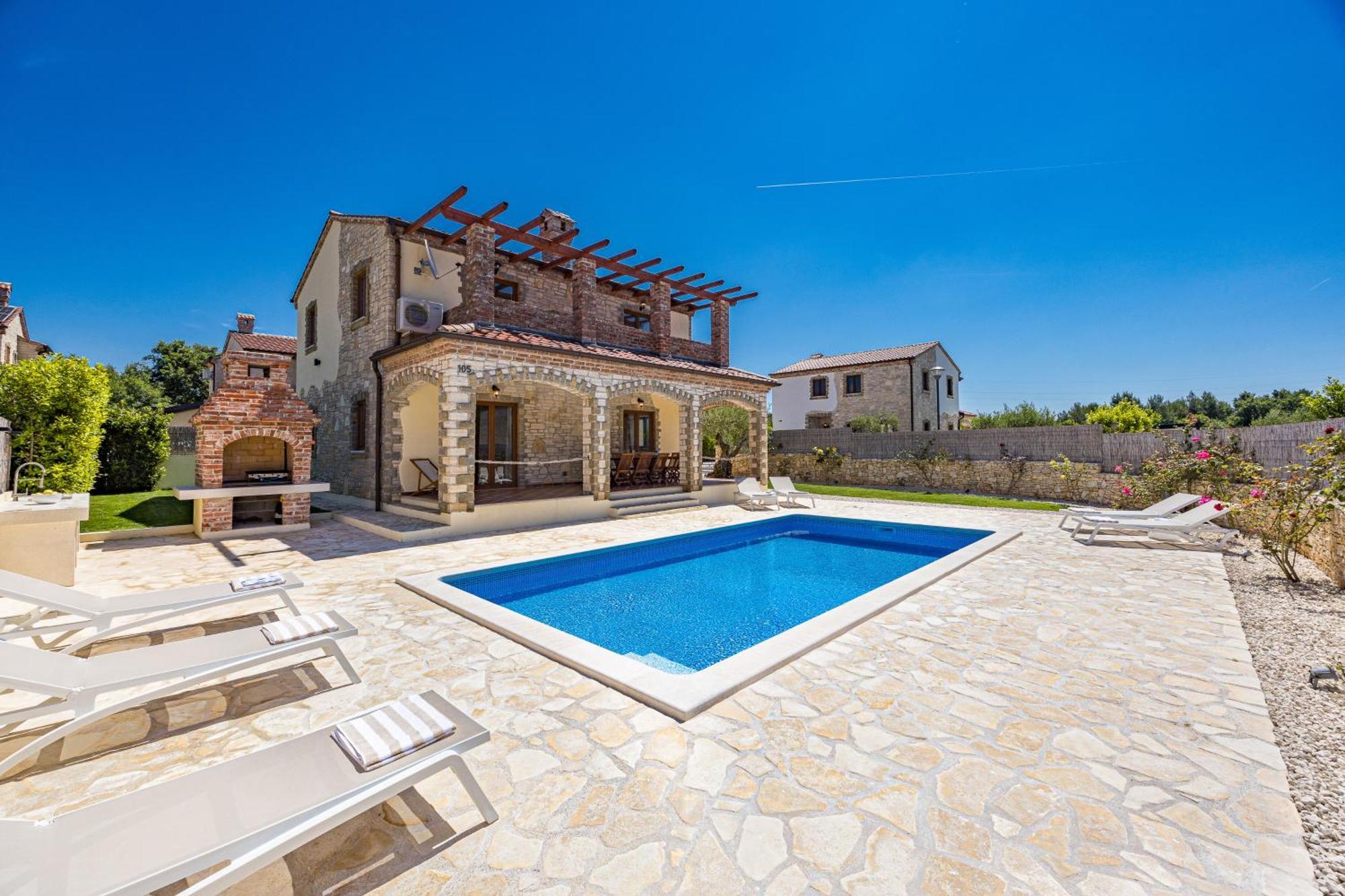 Villa Brioni With Pool By Rentistra Cabrunici Bagian luar foto