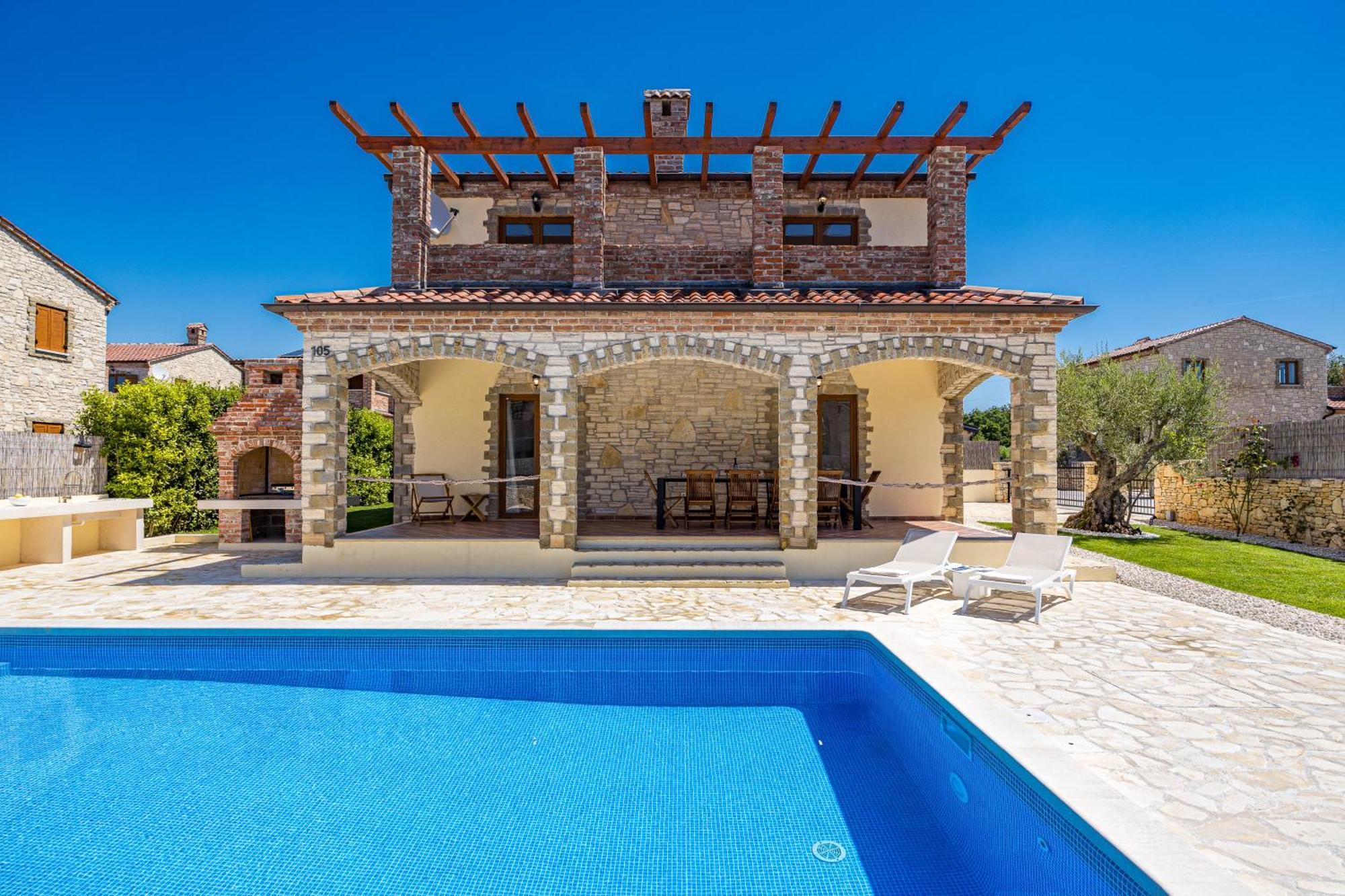 Villa Brioni With Pool By Rentistra Cabrunici Bagian luar foto