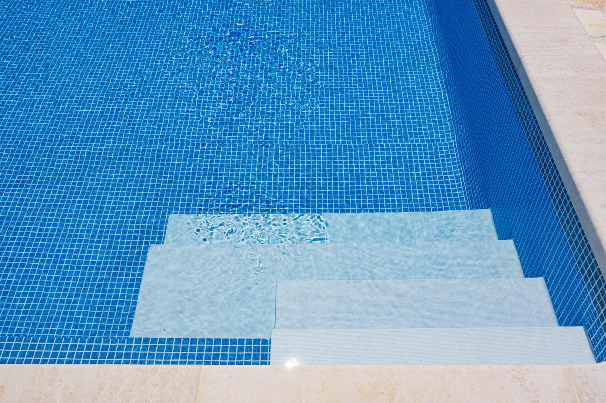 Villa Brioni With Pool By Rentistra Cabrunici Bagian luar foto