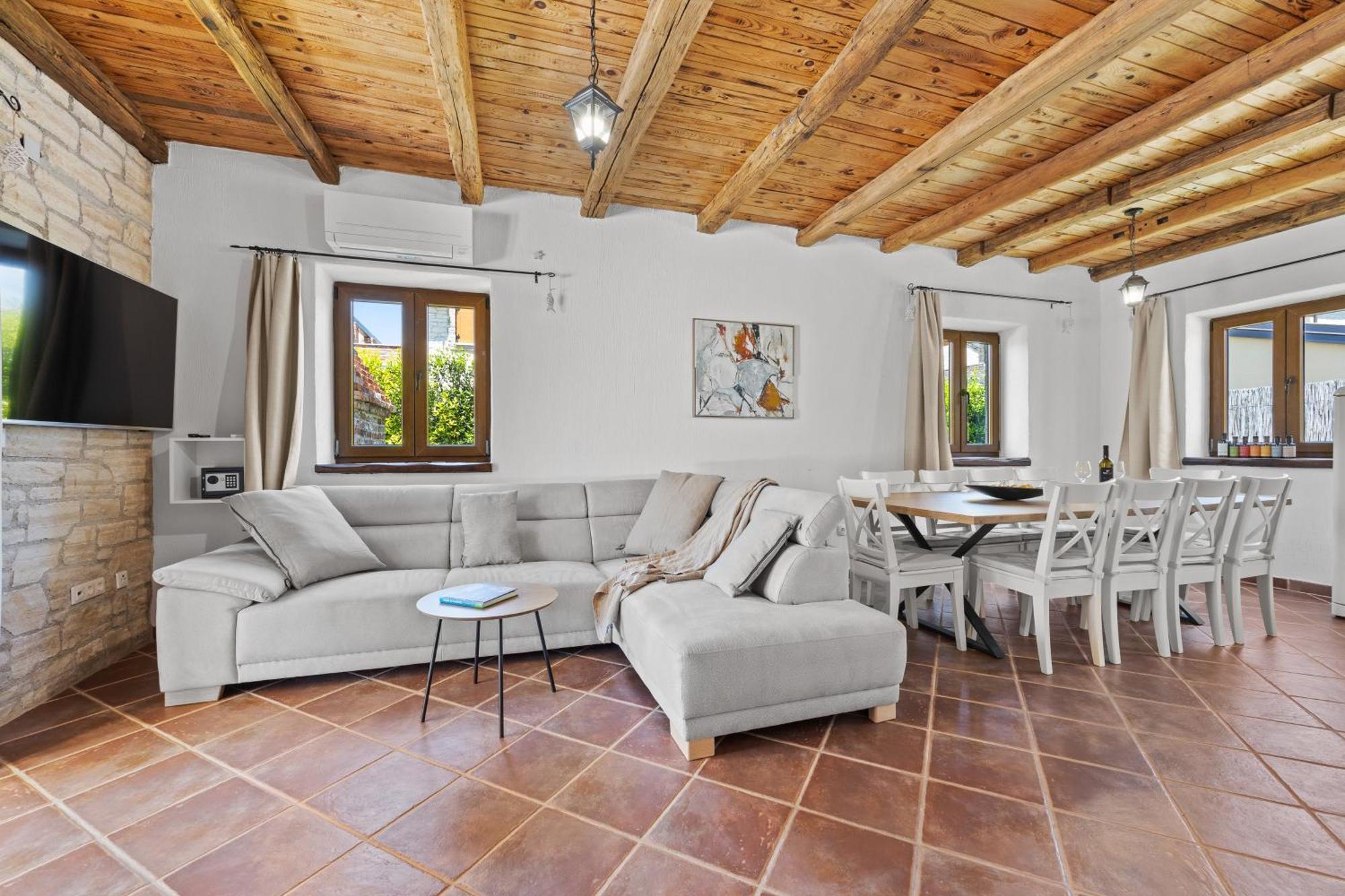 Villa Brioni With Pool By Rentistra Cabrunici Bagian luar foto